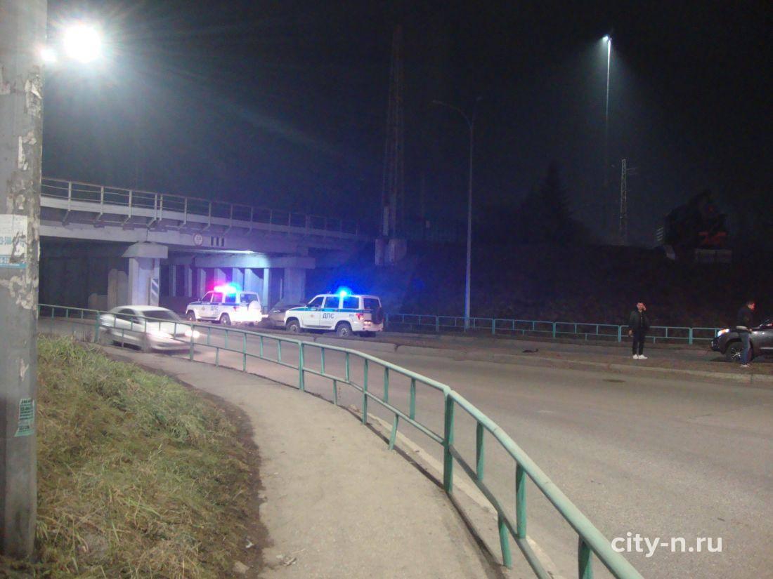 Лэнд Крузер сбил двух человек на пешеходном переходе в Новокузнецке