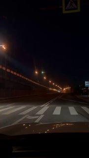 В небе над Москвой заметили яркий огненный объект — по виду он напоминал метеорит, сгоревший в атмосфере.