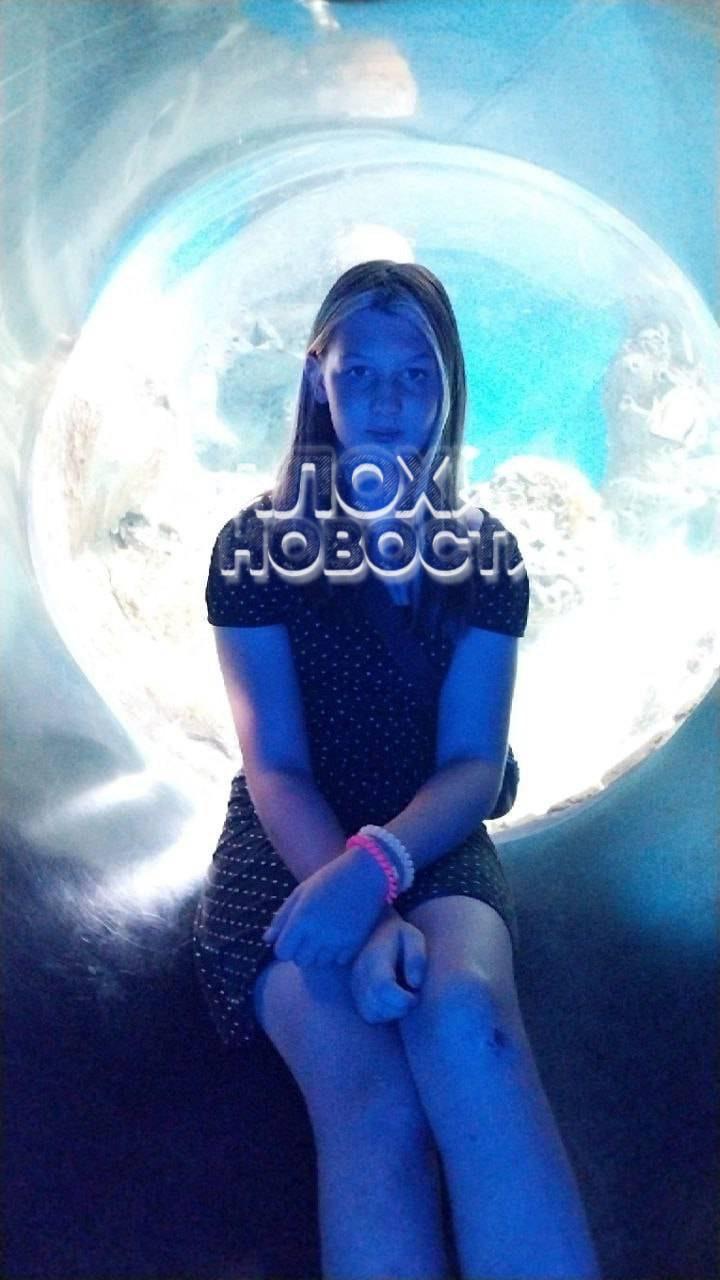 Вологодская школьница выпала из окна и повисла на перилах перед подъездом На...