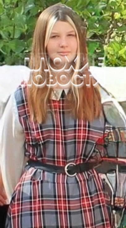 Вологодская школьница выпала из окна и повисла на перилах перед подъездом На...