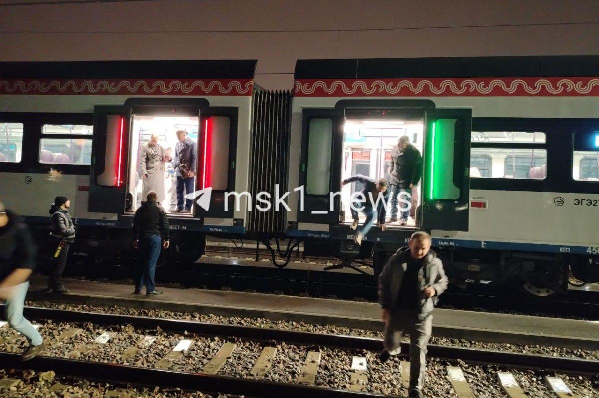 Пассажиры электрички МЦД-4 «Купавна — Очаково» оказались не на станции, а в...