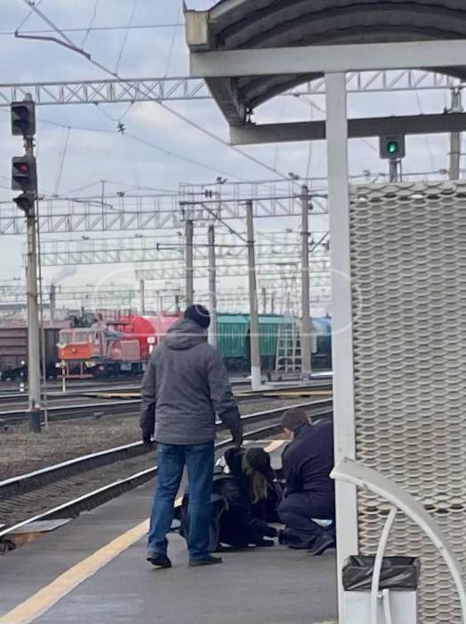 Мужчина внезапно скончался прямо на станции  «Первомайская» в Новосибирске