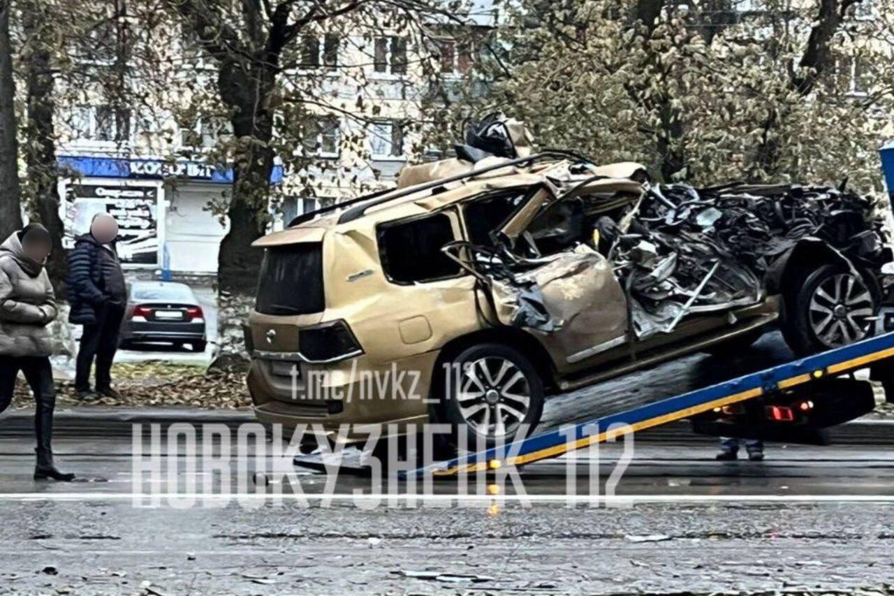 Соцсети: Land Cruiser залетел под грузовик в Новокузнецке