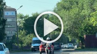Пьяный, без прав и с пассажиром без шлема: в Абакане поймали нарушителя на мотоцикле. 