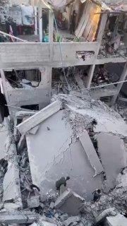 Минимум 63 человека погибли, из них 24 — это дети: Израиль нанес несколько авиаударов по сектору Газа.