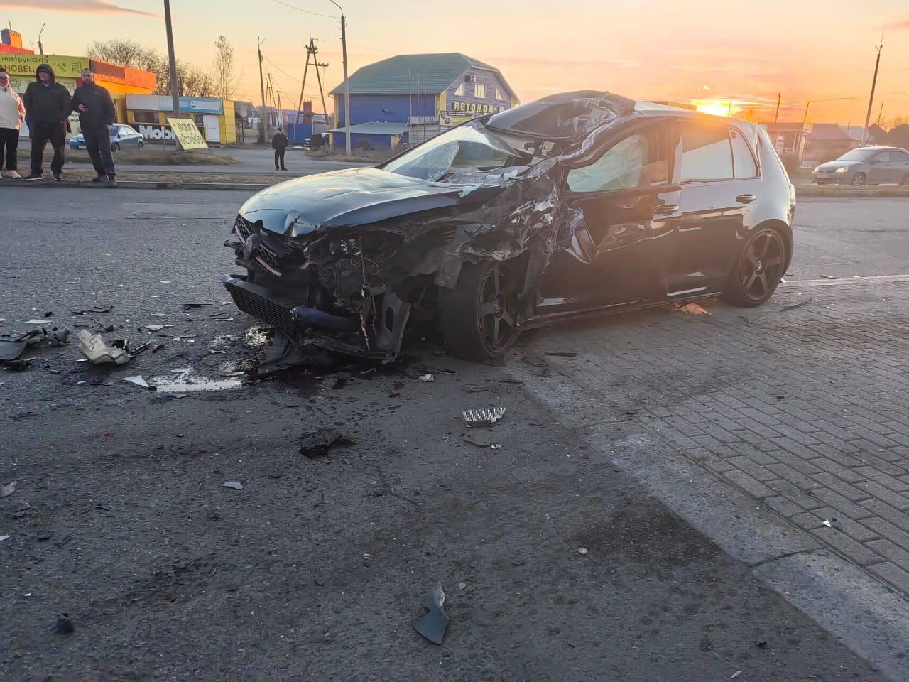 Грузовик врезался в АЗС после массового ДТП