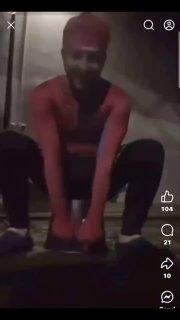 Румынский человек-паук взорвал петарду у себя под жопой и загремел в больницу