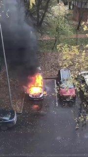 На улице Красного Маяка во дворе сгорел автомобиль Соседняя машина только...