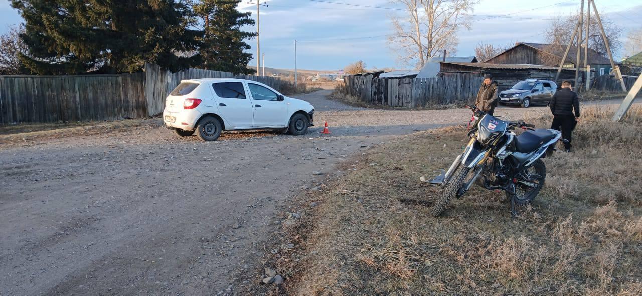 В Аскизском районе непредоставление преимущества в движении стало причиной ДТП, в котором пострадал несовершеннолетний водитель мотоцикла