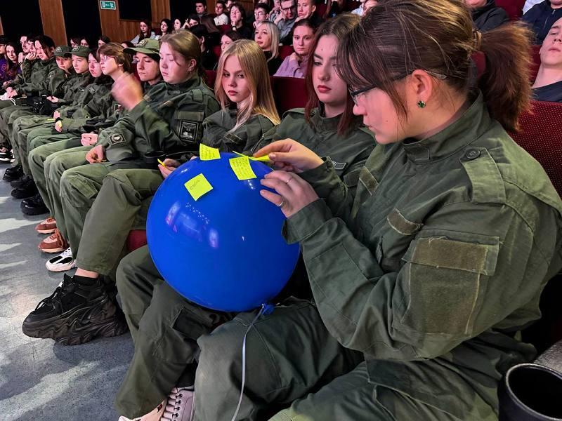 В Старом Осколе для студентов провели краш-курс по безопасности дорожного движения