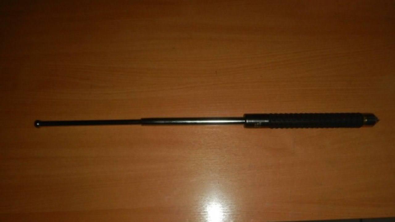 Пассажира с телескопической дубинкой задержали в аэропорту Оружие было...