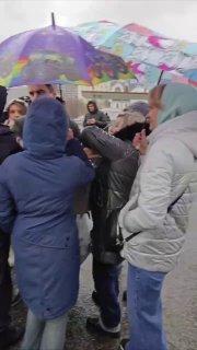 В районе Хорошево-Мневники местные жители против платной парковки у их домов....