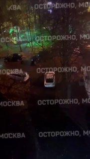 В Чертаново пьяный мужчина устроил дебош ночью во дворе и пытался убедить полицию, что его друг-депутат решит любой вопрос.