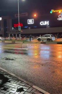 Старый Оскол: у ТЦ «Маскарад» на пешеходном переходе сбили женщину, водитель скрылся