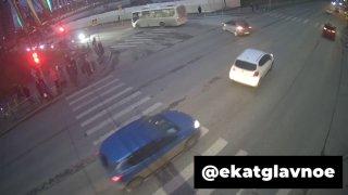 Накануне вечером на перекрестке Репина - Начдива Васильева произошло ДТП с...