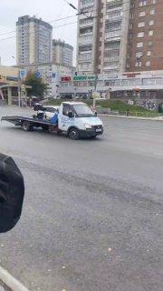 На Золотой Ниве проехал очень интересный эвакуатор 🌇 Источник: ЧП Новосибирск