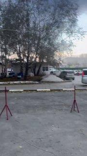 Тем временем в Новосибирске поднялся сильный ветер Возможно сегодня город...