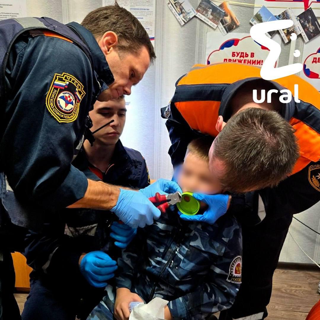 Школьник из Челябинска застрял языком в крышке бутылки для спортпита