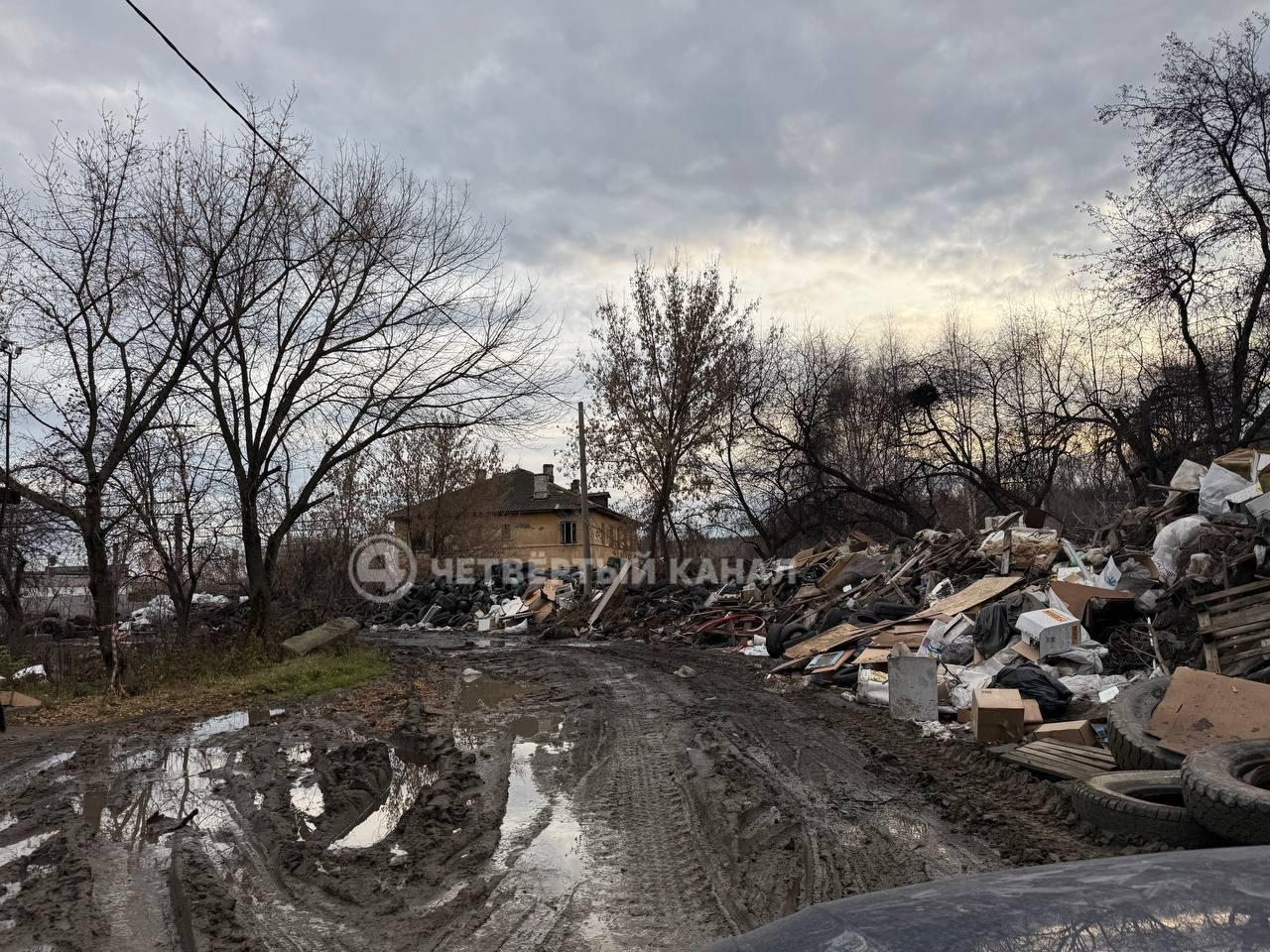 Гигантскую свалку автомобильных шин нашли на окраине Екатеринбурга