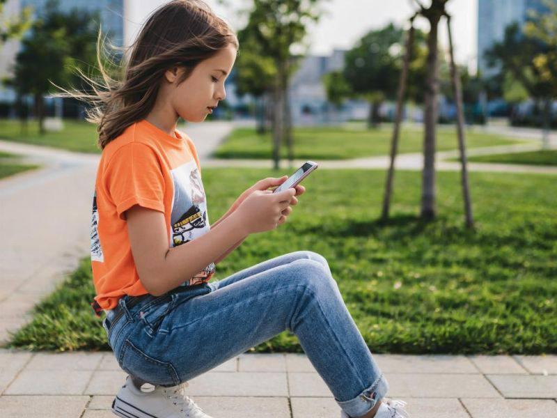 В Зеленогорске 11-летняя внучка по указке мошенников лишила бабушку денег В...