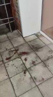 Осторожно, жёсткие кадры: мужчина отрезал себе член и совершил сaмоубийство в подмосковном магазине