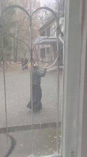 «Пункт назначения» в Екатеринбурге: контейнер сорвался с фуры и повредил...