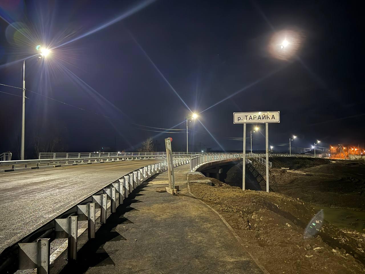 Строительство нового моста через реку Тарайка вышло на завершающую стадию....