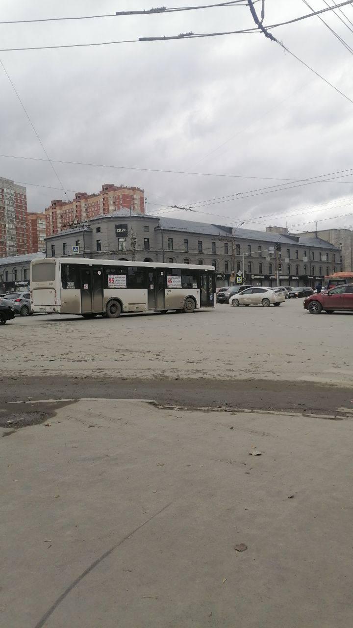 С Плановой до Заельцовского, нет электричества. Не работают светофоры. На...