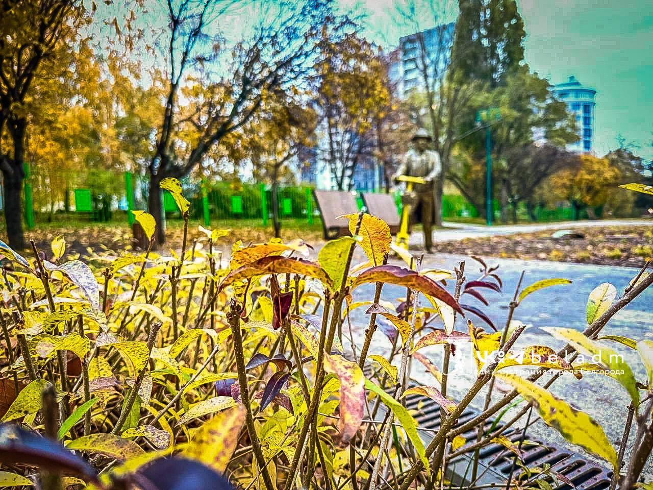 На Мичуринской аллее в Белгороде установили скульптуру Владимира Шухова.