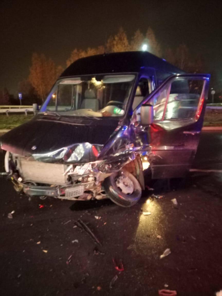 В Подмосковье девушка за рулем авто перепутала педали и влетела в стену