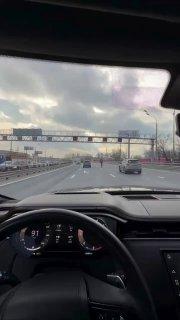 Лол, в Москве заметили самокатчика, который гнал больше (!) 110 км/ч. Ждём...