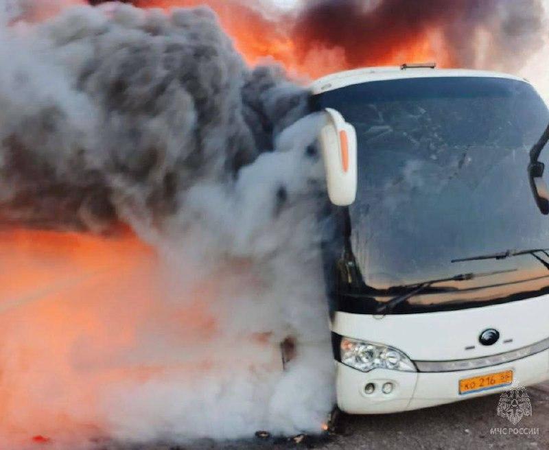 Пассажирский автобус сгорел на трассе M-12 между Екатеринбургом и Тюменью