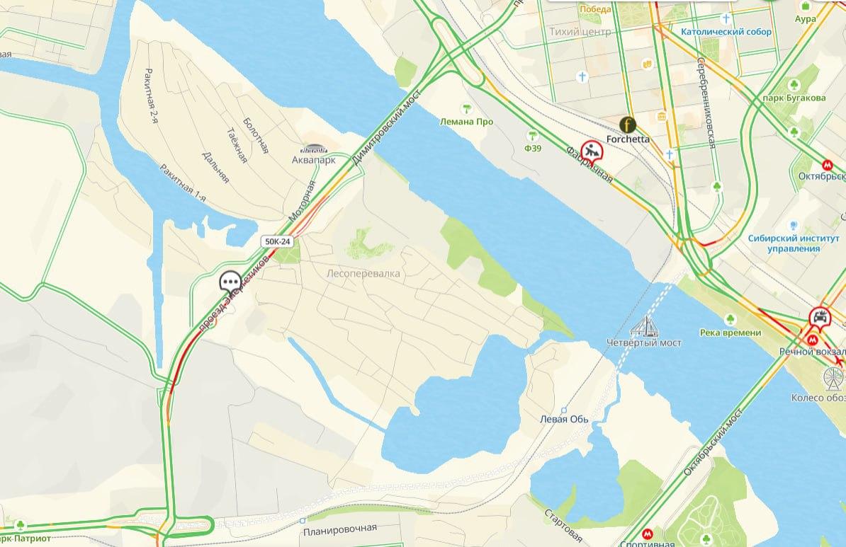 Фура заблокировала въезд на Димитровский мост. 2-километровая пробка...