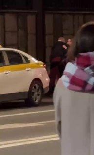 Две пьяные москвички попытались угнать такси