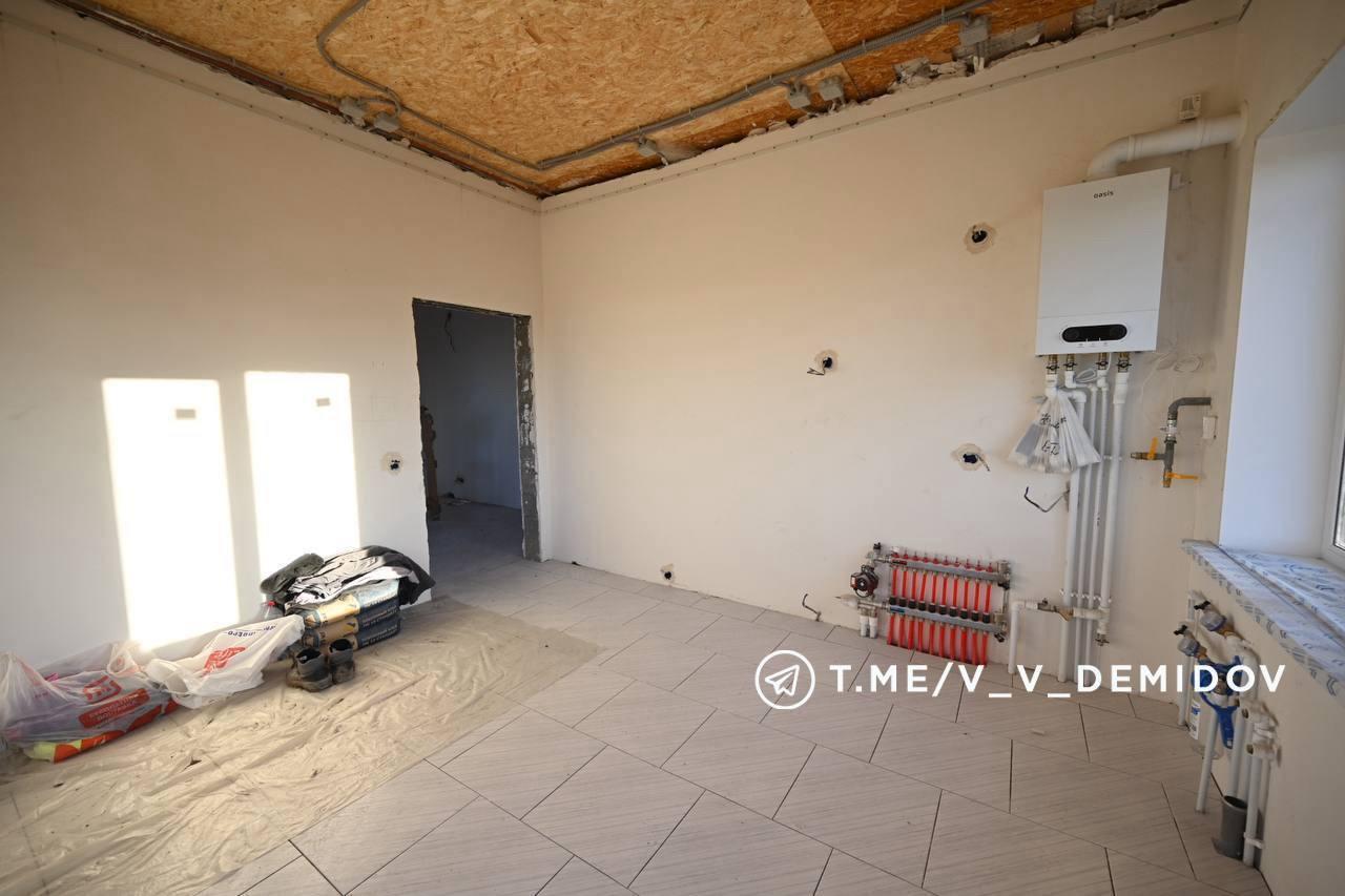 Строительство 4 домов для многодетных семей в Белгороде: готовность до 80%, сдача — до Нового года