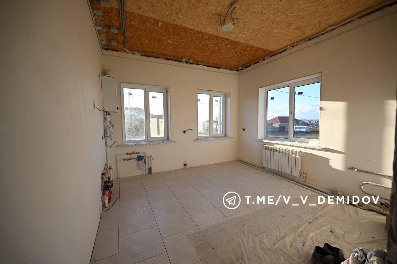 Строительство 4 домов для многодетных семей в Белгороде: готовность до 80%, сдача — до Нового года