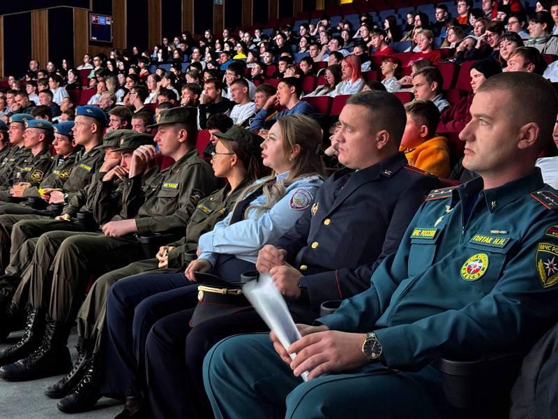 В Старом Осколе провели краш-курс по безопасности дорожного движения для студентов