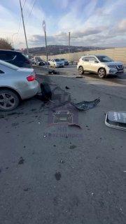 2-я Брянская. Как сообщают очевидцы, водитель автомобиля Mazda правым колесом...