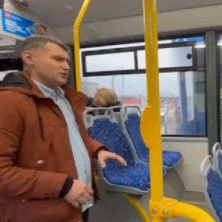 Самый весёлый водитель автобуса найден в Сургуте. Парень развлекает...