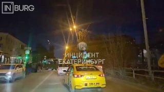 На перекрёстке Блюхера - Студенческая легковушка въехала в трамвай...