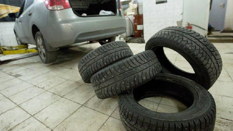 Госавтоинспекция начнет проверку автомобилей на наличие зимних шин в...