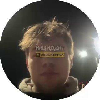 Енот напал на группу молодых людей около 