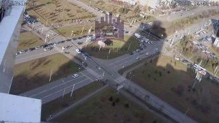 Алексеева — Авиаторов. Водитель легкового автомобиля сбил курьера на...