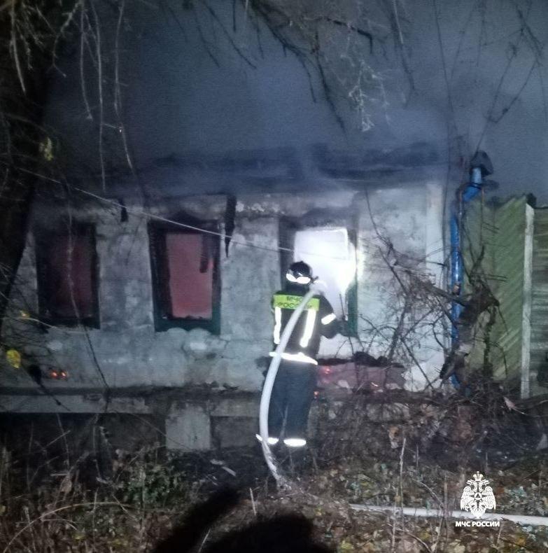 За сутки в Белгородской области — 4 пожара, в жилом секторе — 1; пострадавших нет.