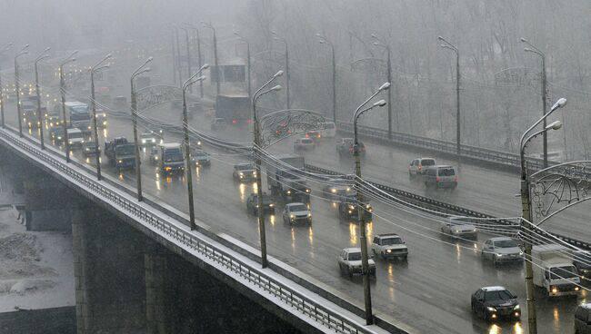 Во время НМУ в Красноярске могут ограничивать движение автомобилей....