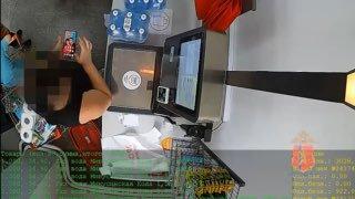 «Все так делают»: жительница Зеленогорска обманывала кассу самообслуживания в супермаркете и 