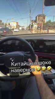 Владелец Changan показал, как работает голосовое управление в китайцах — чтобы открыть окно, ему пришлось буквально НАОРАТЬ на машину.