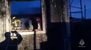 Семь человек погибли при пожаре в Сургуте, среди них — четверо детей