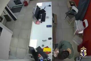 В Хабаровском крае мужчина полгода грабил пункт выдачи, в котором работал....