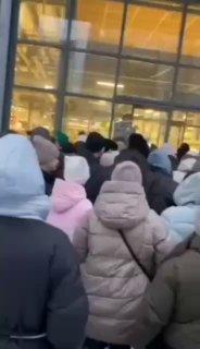 В Кирове в магазине «Пятёрочка» произошла давка из-за распродажи. Люди так...